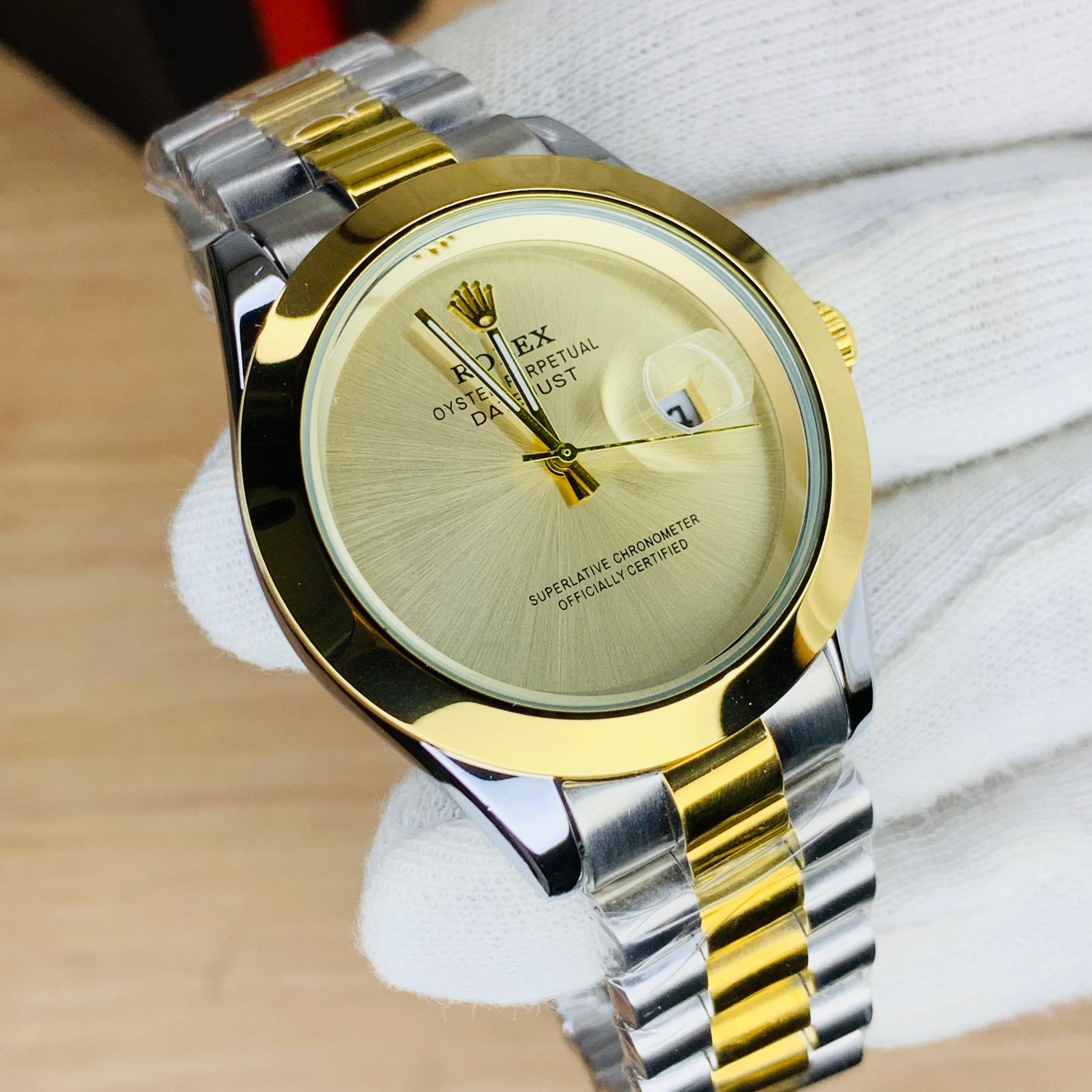 Plain Dial Model With Date (Gold)